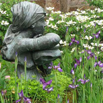 statue